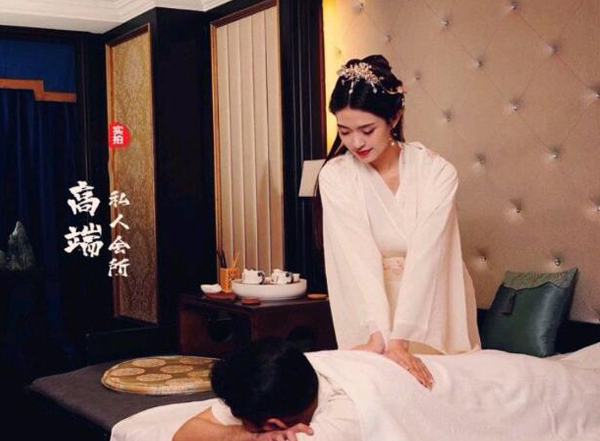 前天我在上海黄浦一家养生会所，帮助你的身体慢慢放松